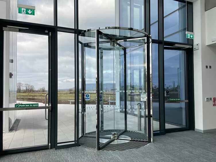 Револьверные автоматические двери