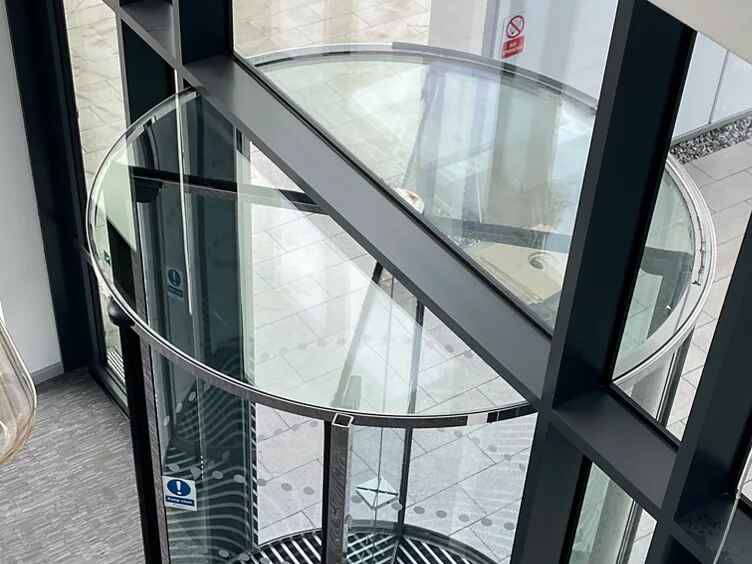 Револьверные двери